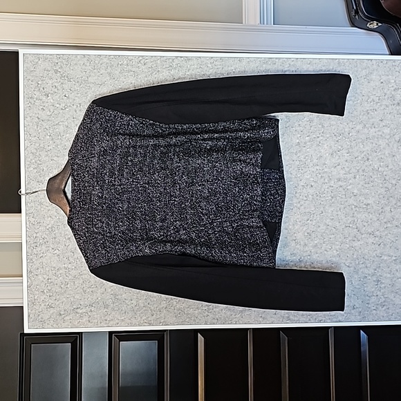 Women's Ann Take Loft top size 6 - Picture 2 of 3